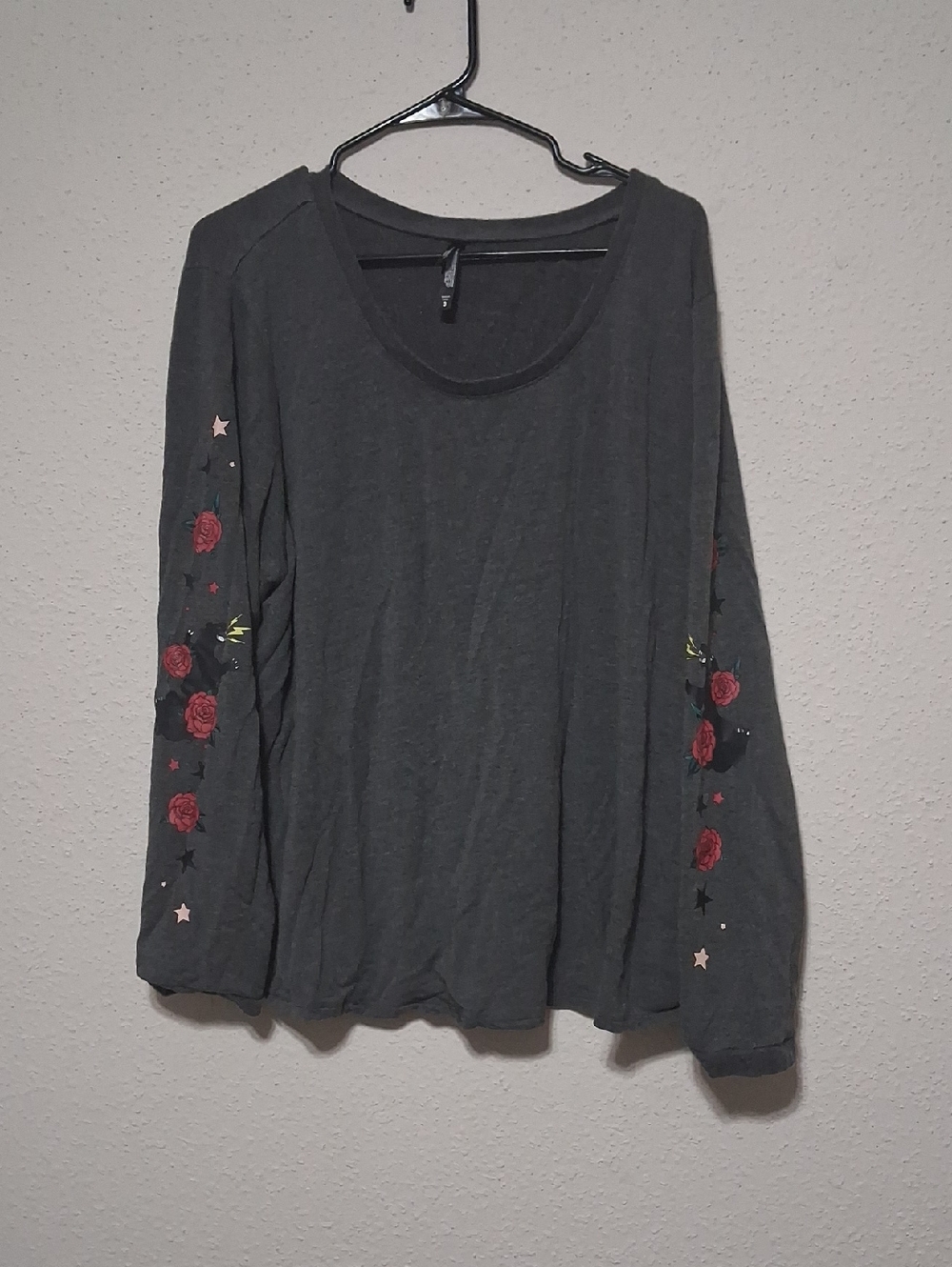 torrid Charcoal Long Sleeve Tee with Red Rose Sleeve Embroidery and Stars